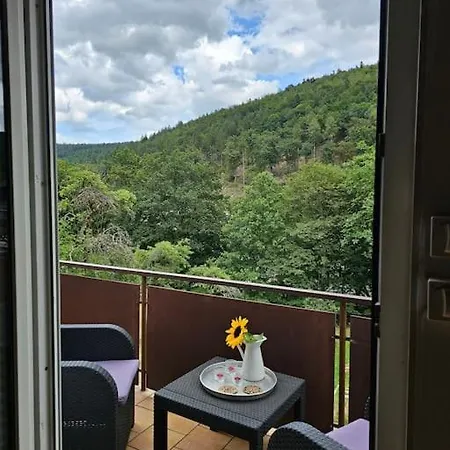 Grosse Am Waldrand *