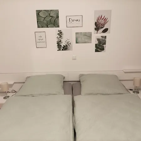 Grosse Am Waldrand 쇠나우